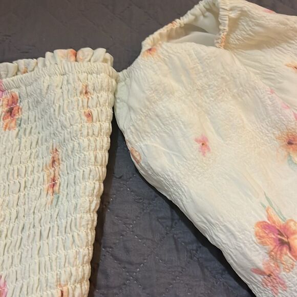 Forever 21 Spring Floral Statement Sleeve Flowy Top - Picture 10 of 13